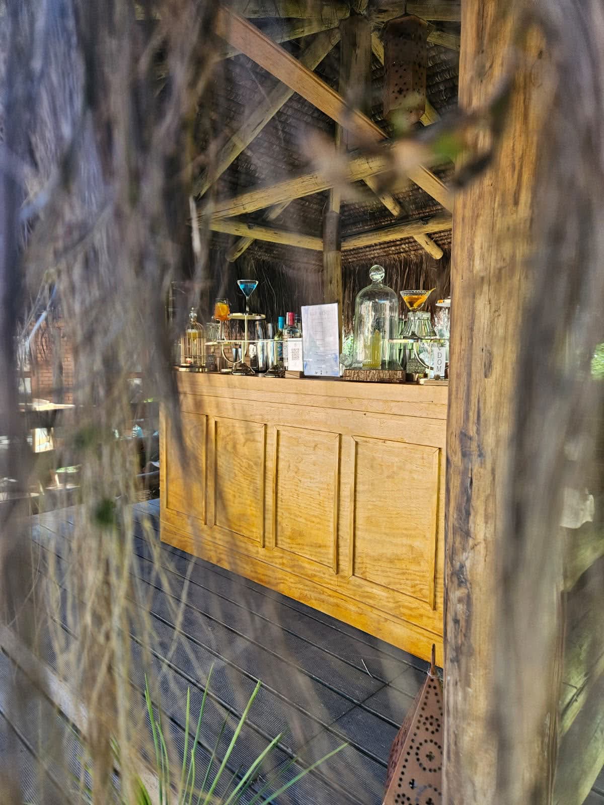 Estrutura de bar em madeira para eventos